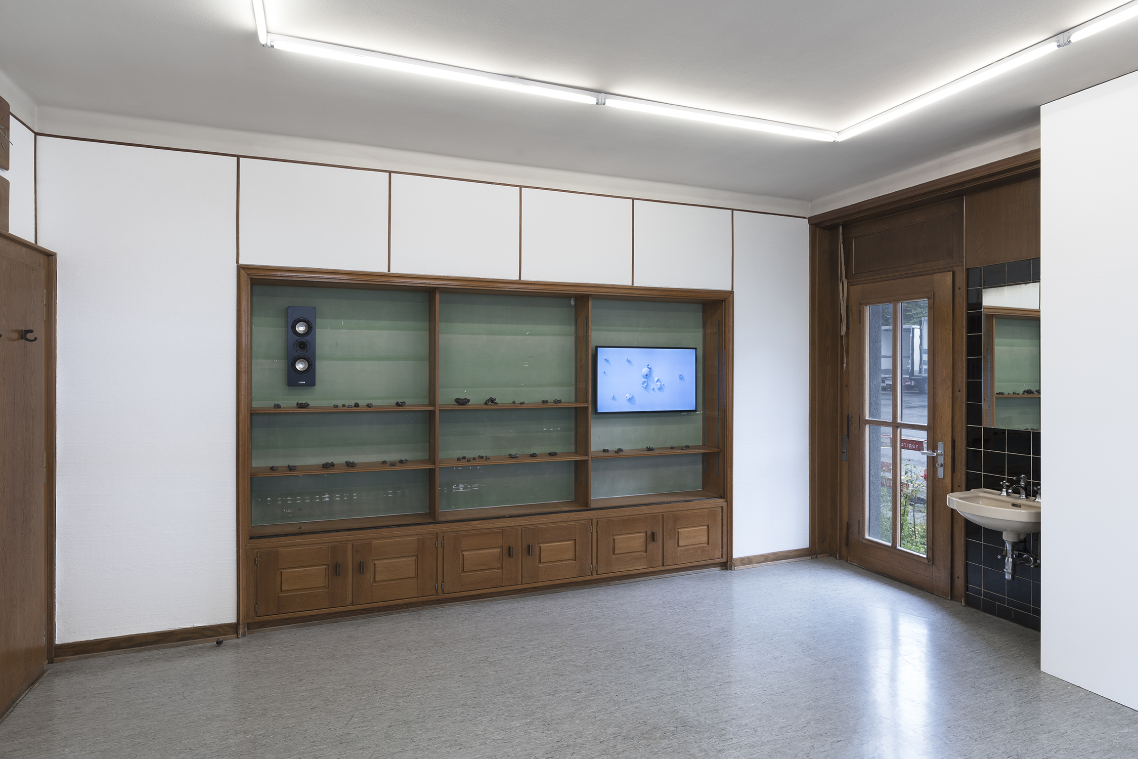 Thomas Julier «A Knife is a Bloody Metaphor»