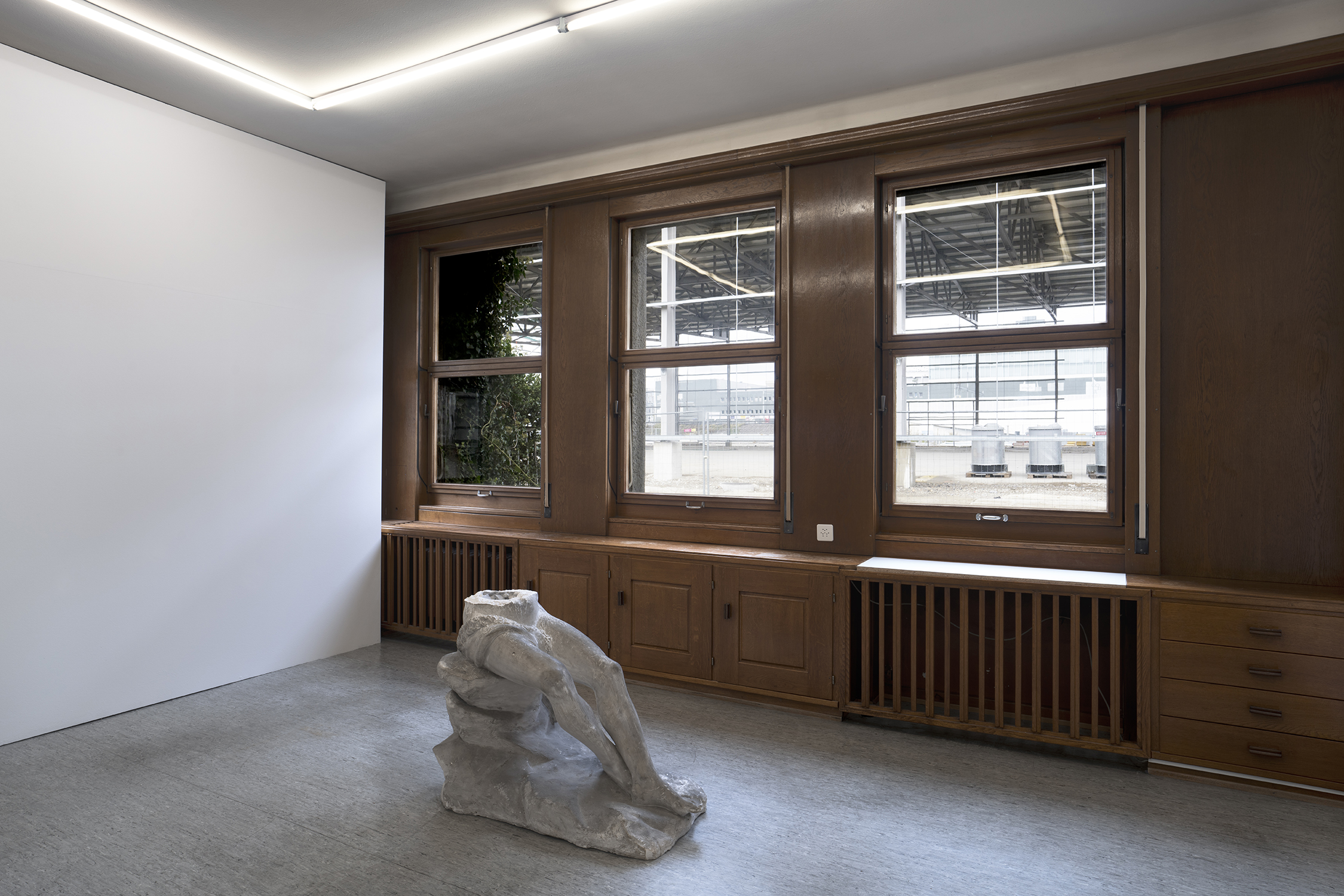 Thomas Julier «A Knife is a Bloody Metaphor»